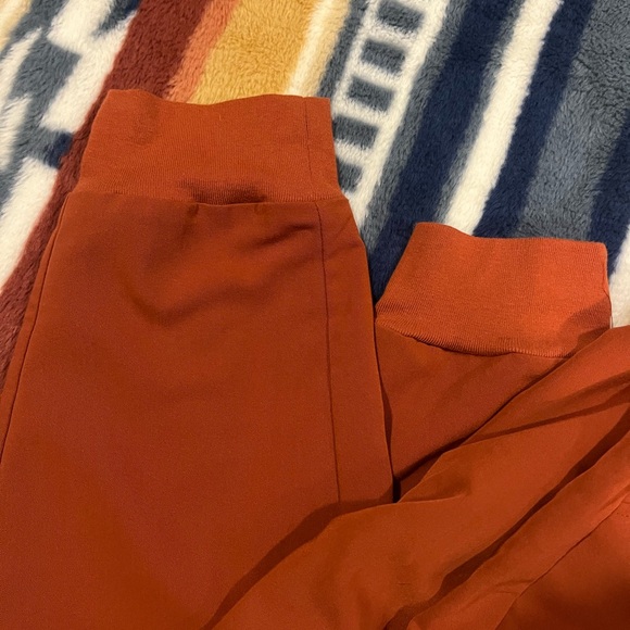 Figs Burnt Orange Scrub Set - Picture 13 of 13